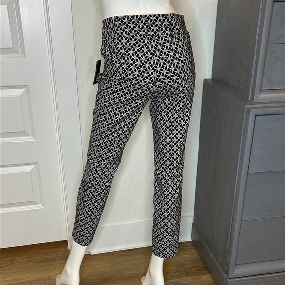 Premise Stylish Black and White Women's stretch cropped Pants - Picture 5 of 9